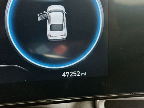 Used 2024 Hyundai Elantra SEL image 19