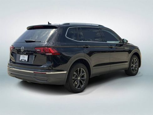Used 2024 Volkswagen Tiguan SE FWD image 3