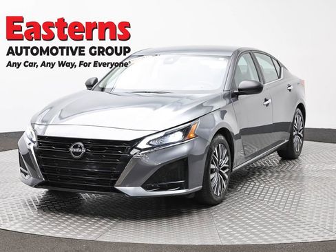 Used 2025 Nissan Altima 2.5 SV image 1