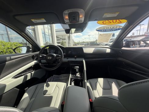 Certified 2025 Hyundai Elantra Limited FWD image 19