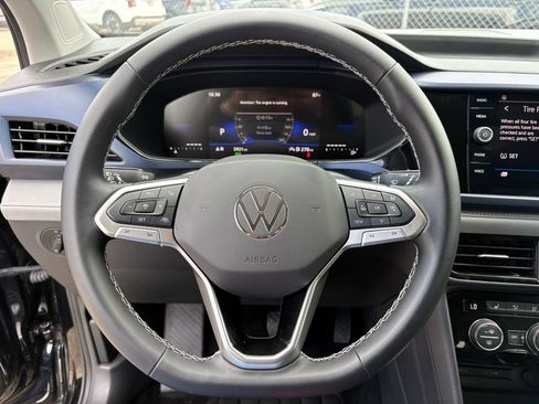 Used 2024 Volkswagen Taos SE FWD image 15