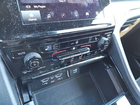 Used 2023 Jeep Grand Cherokee L Altitude image 24