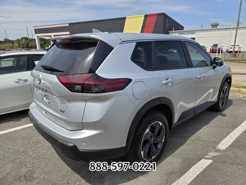 Used 2024 Nissan Rogue SV FWD image 5
