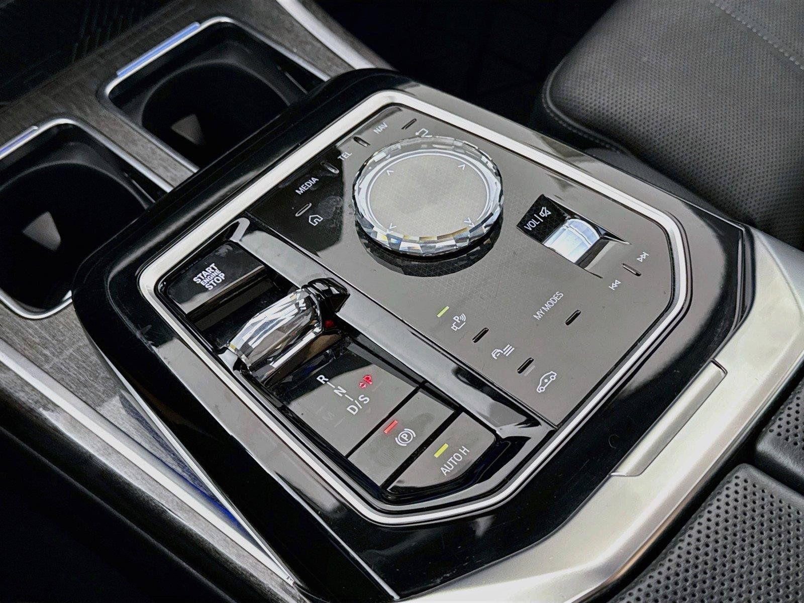 Used 2025 BMW 740i RWD image 27