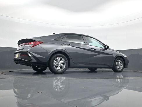 New 2026 Hyundai Elantra SE FWD image 28