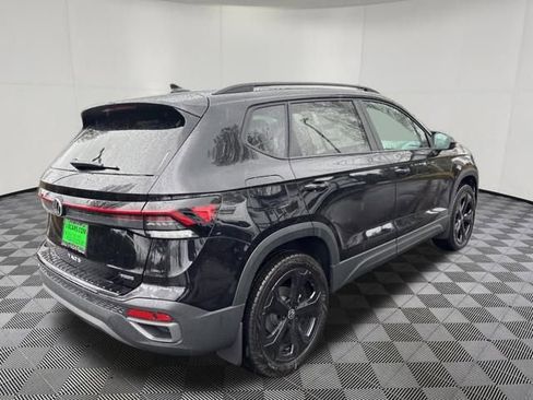 New 2025 Volkswagen Taos SE AWD/4WD image 6