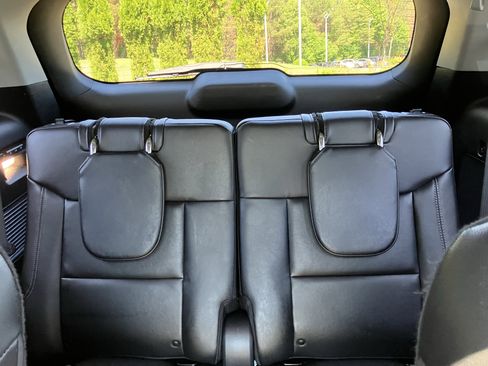 Used 2023 Ford Explorer Limited w/ Limited Technology Package RWD image 34