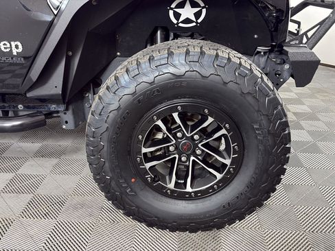 Used 2022 Jeep Wrangler Unlimited Sahara image 12