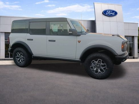 New 2025 Ford Bronco Badlands image 17