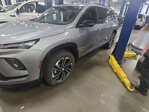 Used 2025 Buick Enclave Sport Touring w/ Power Package FWD image 5