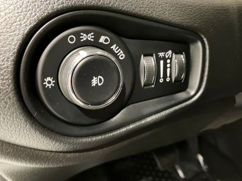 Used 2018 Jeep Renegade Trailhawk image 22