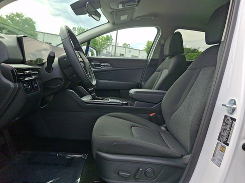 Certified 2026 Kia Sportage LX w/ LX Convenience Package AWD/4WD image 13
