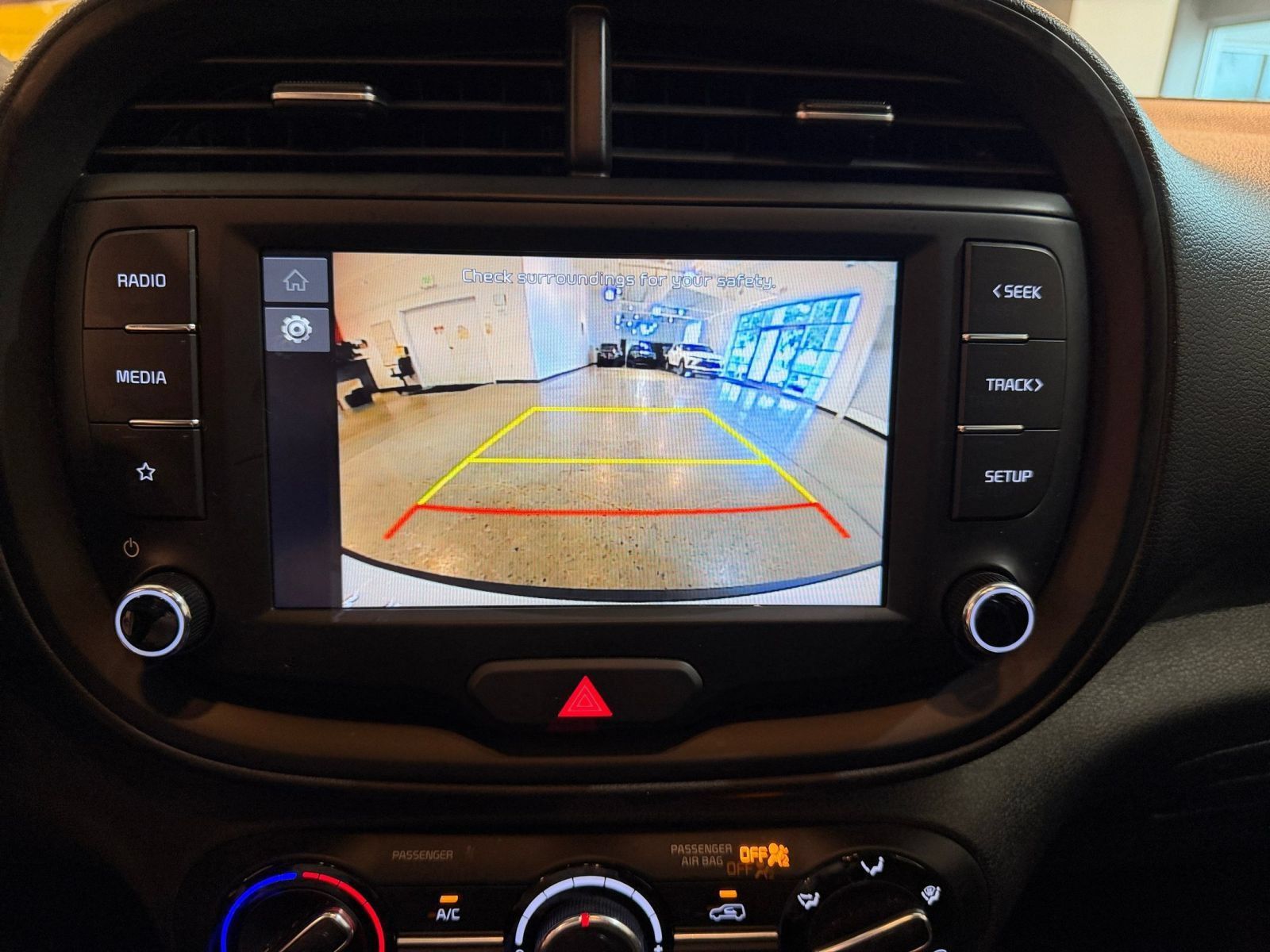 Used 2025 Kia Soul LX w/ LX Technology Package FWD image 22