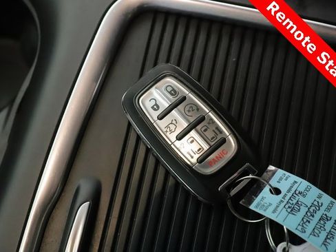 Used 2023 Chrysler Pacifica Touring-L image 3