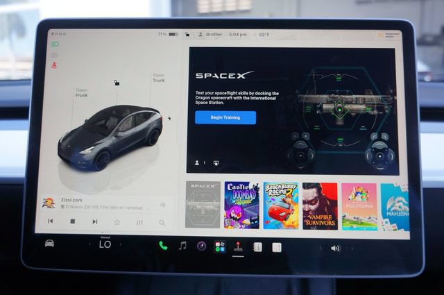 Used 2023 Tesla Model Y Performance AWD/4WD image 35