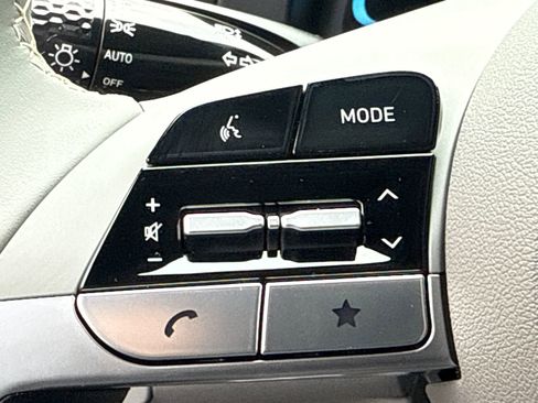 Certified 2025 Hyundai Elantra Sport image 24