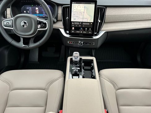 New 2026 Volvo XC90 B6 Plus w/ Protection Package Premier image 12
