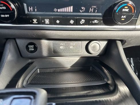 Used 2025 Nissan Rogue SV image 30