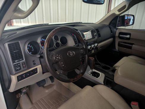 Used 2010 Toyota Sequoia Platinum AWD/4WD image 3
