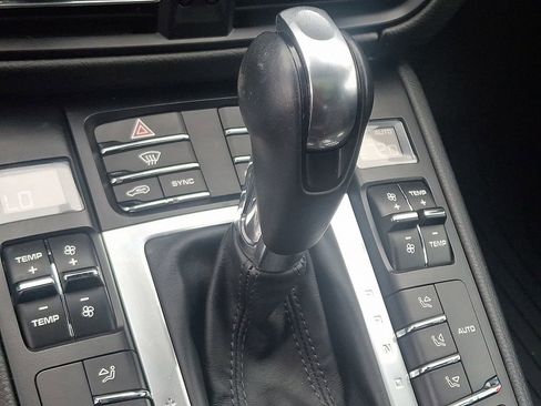 Used 2021 Porsche Macan image 16