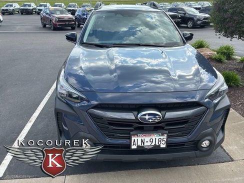Used 2023 Subaru Outback Premium AWD/4WD image 3