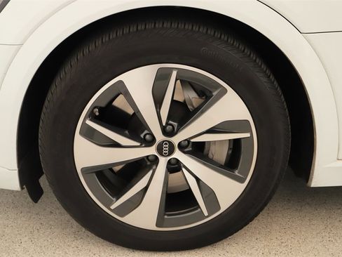 Used 2024 Audi Q8 e-tron Premium Plus image 33