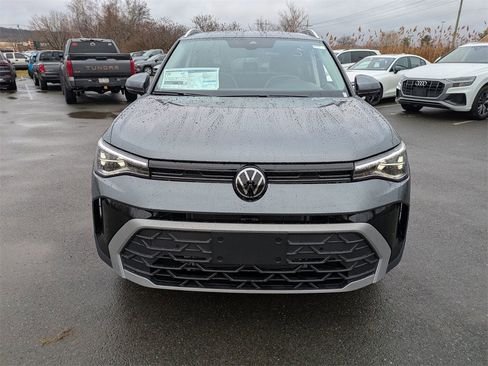 New 2026 Volkswagen Taos SE image 8