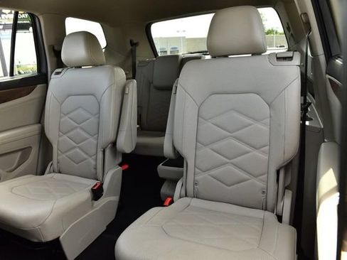 Used 2024 Volkswagen Atlas SE w/ Panoramic Sunroof Package AWD/4WD image 22