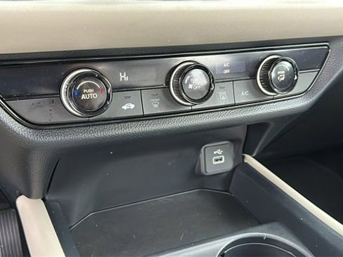 Used 2023 Honda HR-V LX image 16