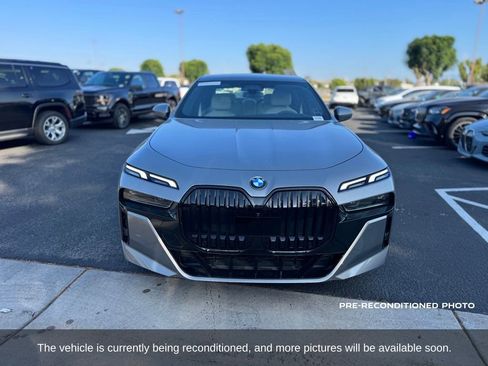 Used 2023 BMW 740i w/ Luxury Rear Seating Package RWD image 8