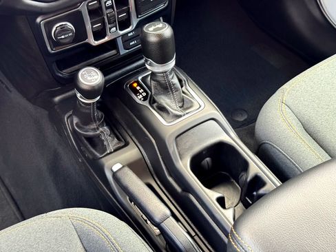 Used 2024 Jeep Wrangler Unlimited Sahara image 28