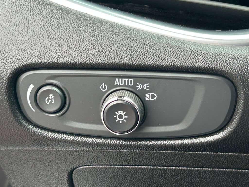 Used 2020 Chevrolet Malibu LT FWD image 25
