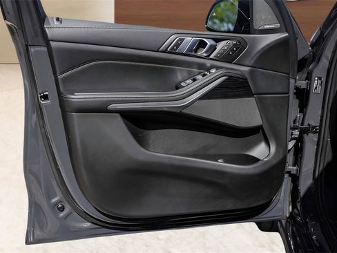 Used 2023 BMW X7 xDrive40i w/ Executive Package image 26