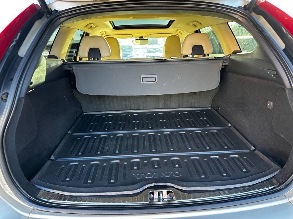 Used 2017 Volvo XC60 T5 Inscription w/ Preferred Option Package FWD image 23