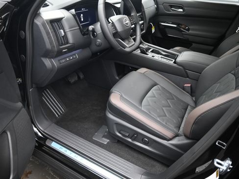 New 2026 Nissan Pathfinder Platinum w/ Cargo Package FWD image 12