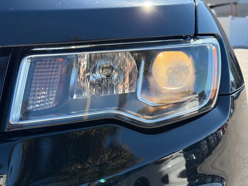 Used 2018 Jeep Grand Cherokee Limited image 9