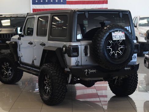 Used 2018 Jeep Wrangler Unlimited Sport S AWD/4WD image 28