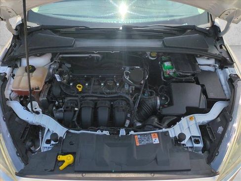 Used 2015 Ford Focus SE w/ Equipment Group 201A FWD image 21