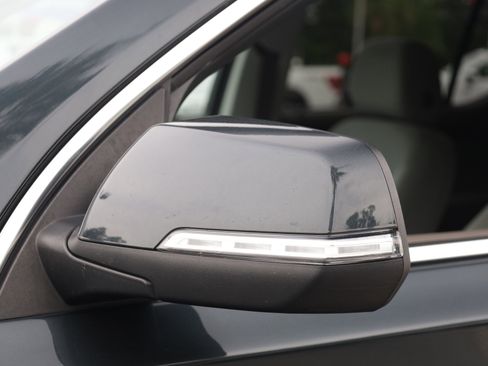 Used 2021 Chevrolet Traverse LT FWD image 16
