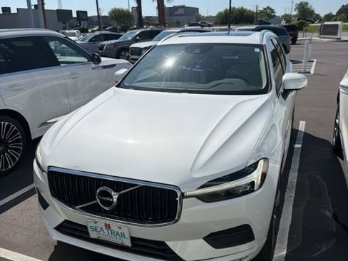 Used 2021 Volvo XC60 T5 Momentum w/ Climate Package FWD image 5
