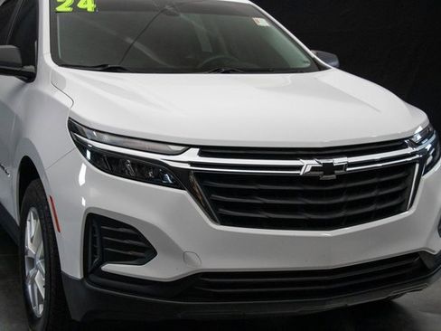 Used 2024 Chevrolet Equinox LS w/ LS Convenience Package image 3
