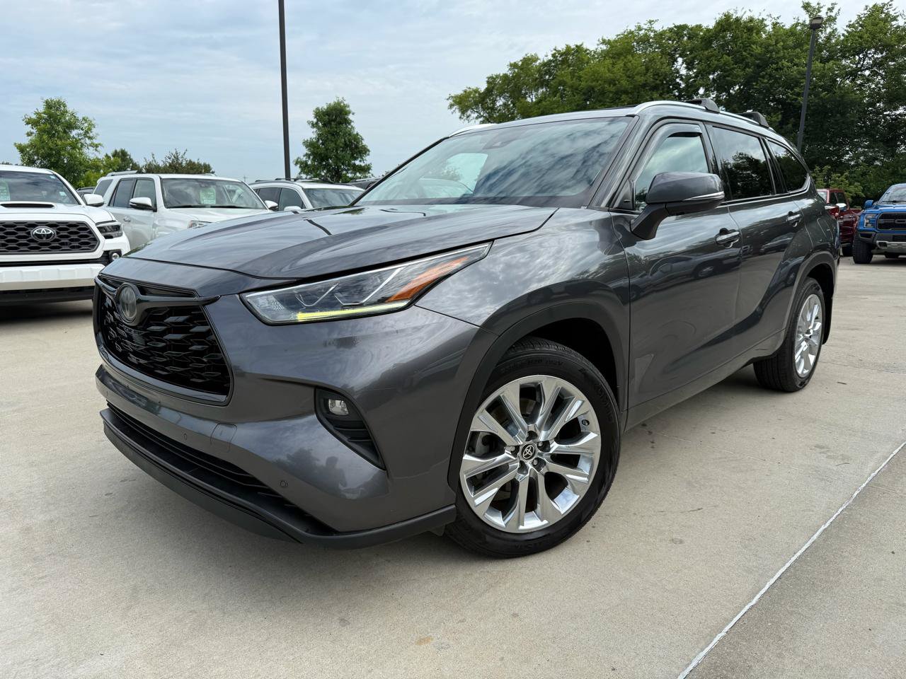 Used 2020 Toyota Highlander Limited AWD/4WD image 1