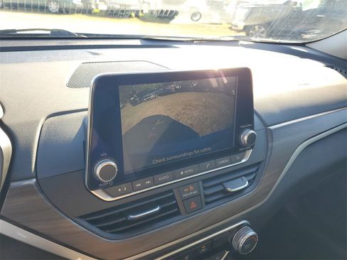 Used 2024 Nissan Altima 2.5 SV image 21