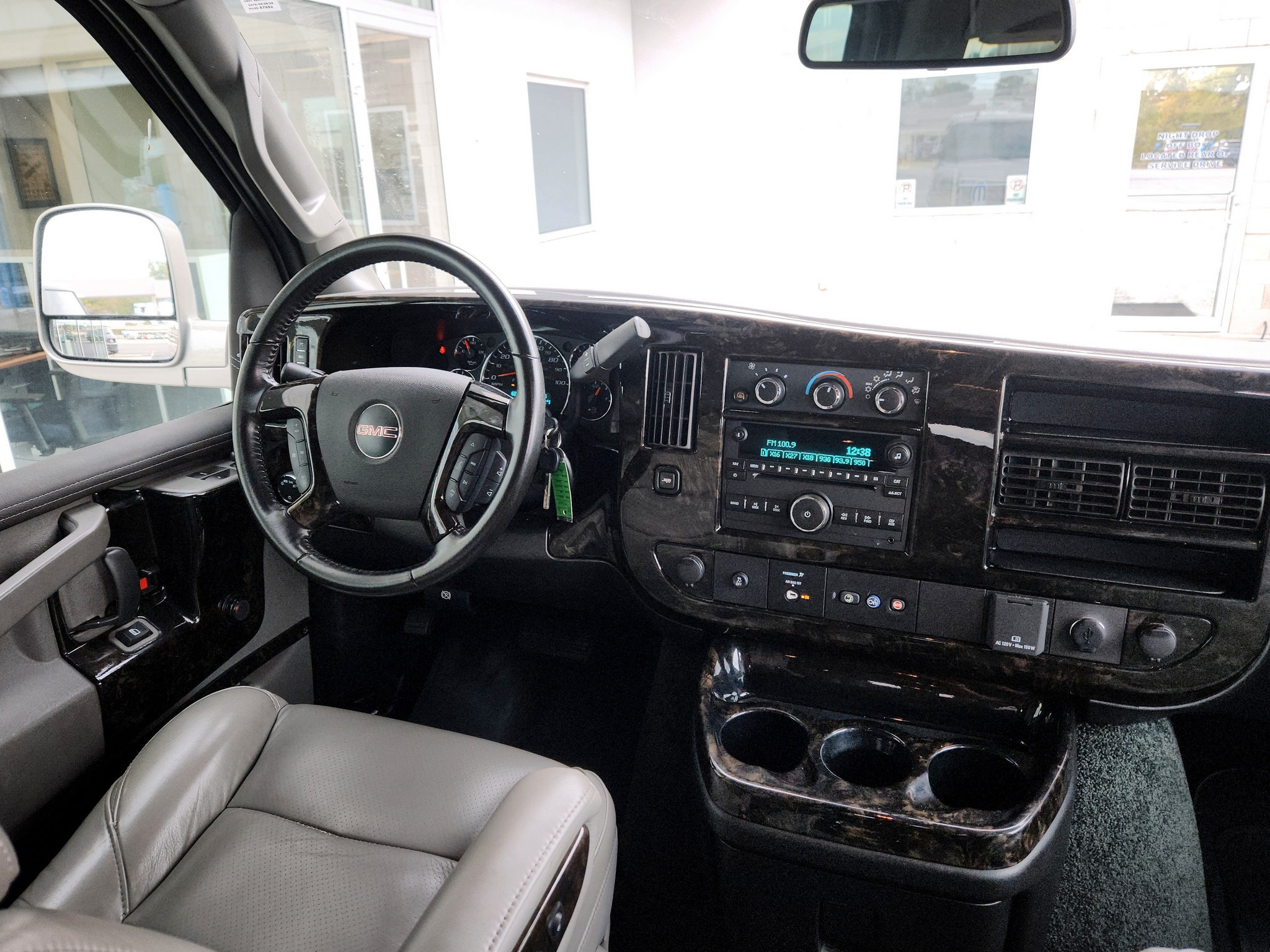 Used 2022 GMC Savana 2500 w/ Enhanced Convenience Package RWD image 4