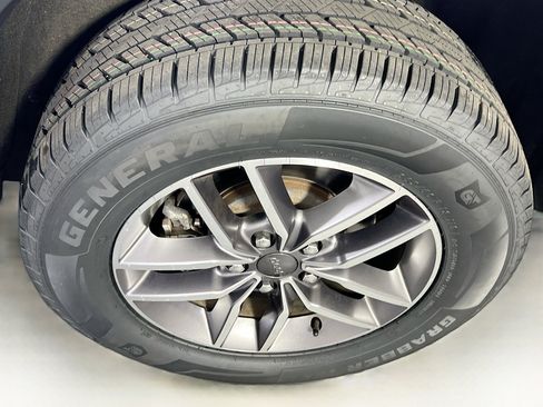 Used 2022 Jeep Grand Cherokee Limited image 30