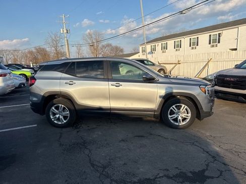 Certified 2024 GMC Terrain SLE image 3