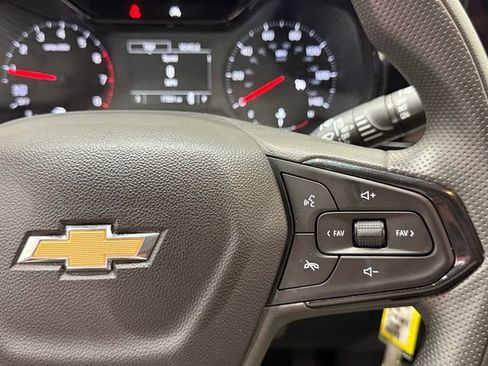 Used 2025 Chevrolet Trax LS image 22