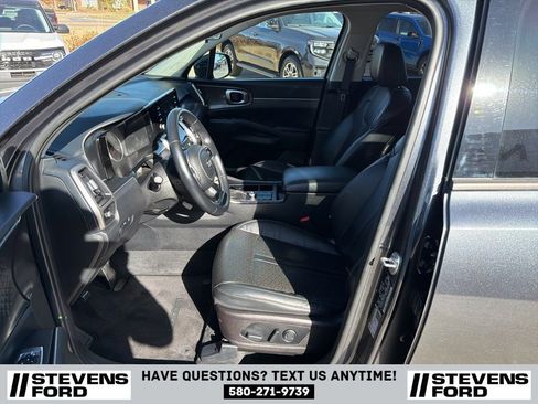Used 2021 Kia Sorento S image 12