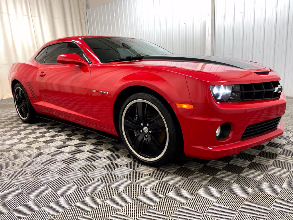 Used 2010 Chevrolet Camaro SS RWD image 16