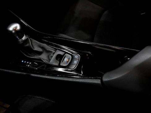 Used 2019 Toyota C-HR XLE image 32